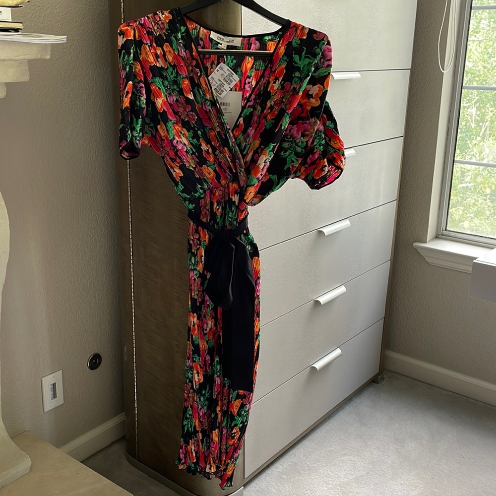 DVF Autumn watercolor floral black in M with tags. Never worn